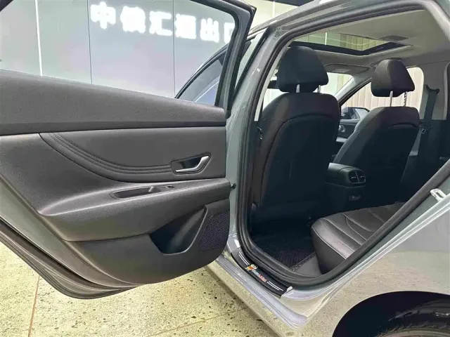 Hyundai Elantra — Фото автомобиля 16