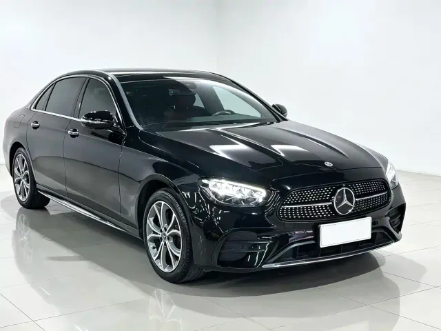 Mercedes-Benz E-Class — Фото автомобиля 3