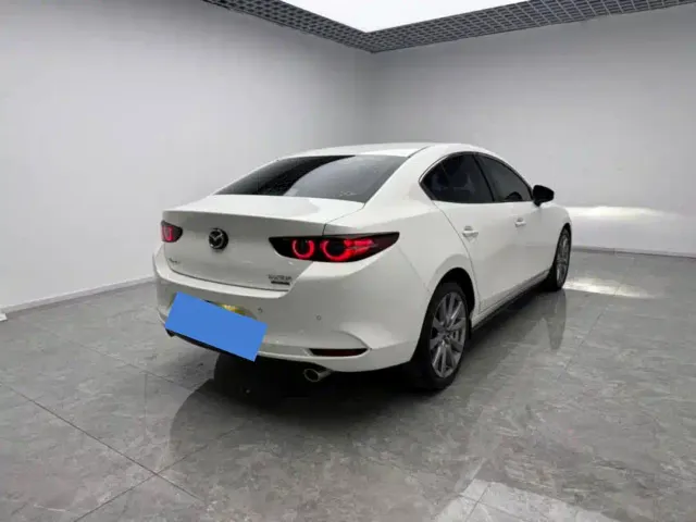 Mazda Axela — Фото автомобиля 7