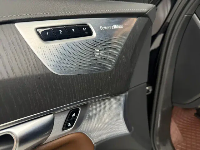 Volvo XC90 — Фото автомобиля 14