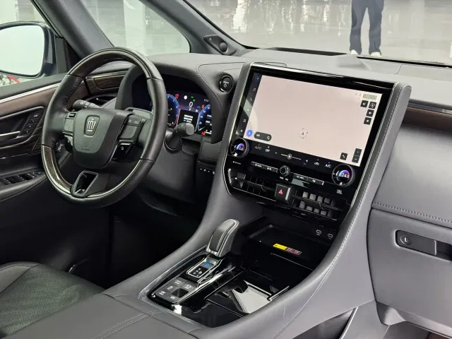Toyota Vellfire — Фото автомобиля 25