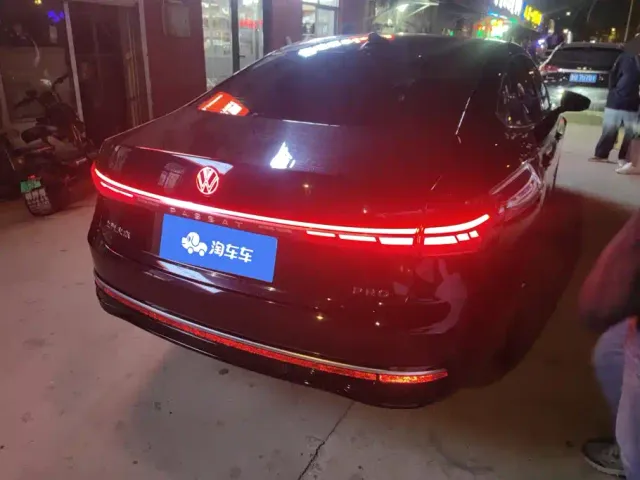 Volkswagen Passat — Фото автомобиля 3