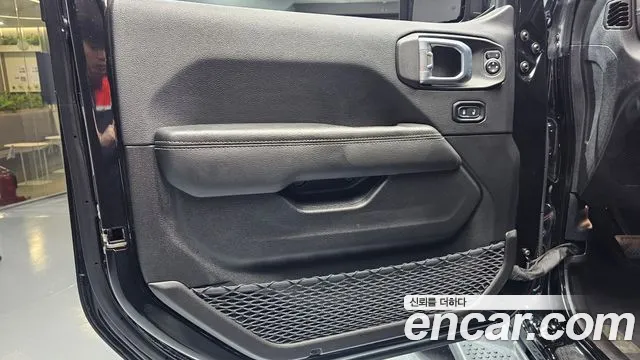 Jeep Wrangler JL — Фото автомобиля 24
