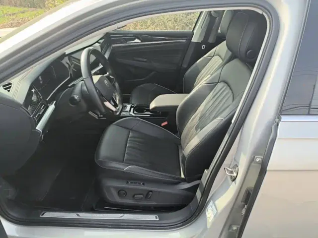 Volkswagen Passat — Фото автомобиля 14