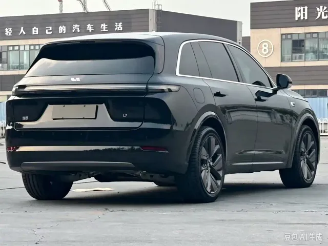 Li Auto L7 — Фото автомобиля 4