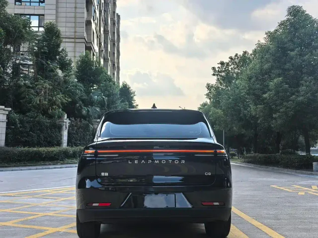 Leapmotor C10 — Фото автомобиля 14