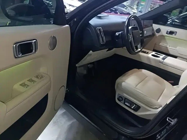 Li Auto L7 — Фото автомобиля 15