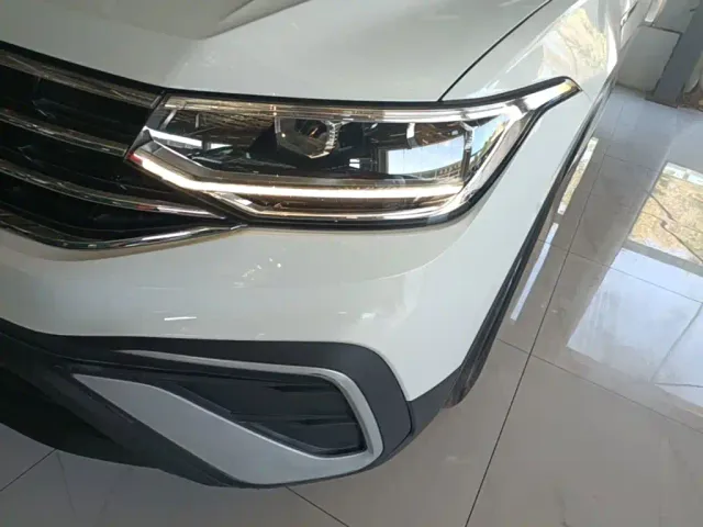 Volkswagen Tiguan L — Фото автомобиля 23
