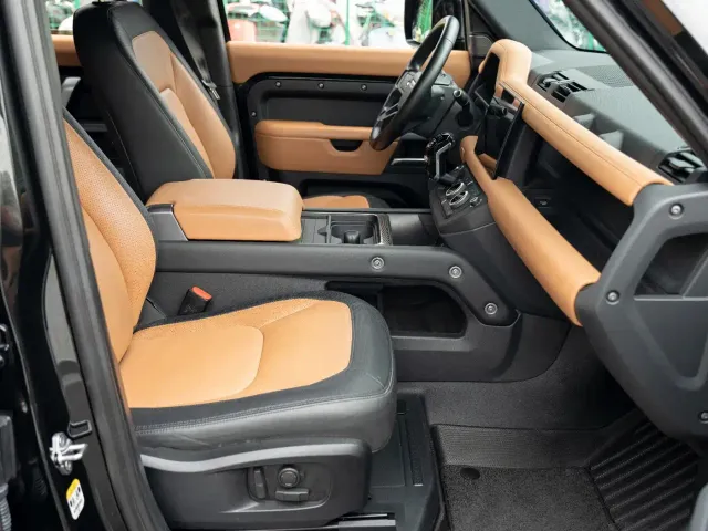 Land Rover Defender — Фото автомобиля 15
