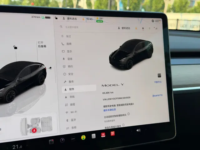 Tesla Model Y — Фото автомобиля 12