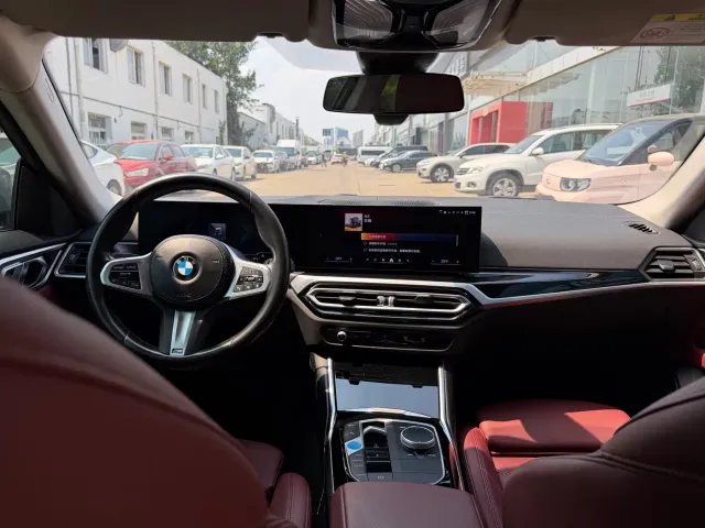 BMW i4 — Фото автомобиля 5