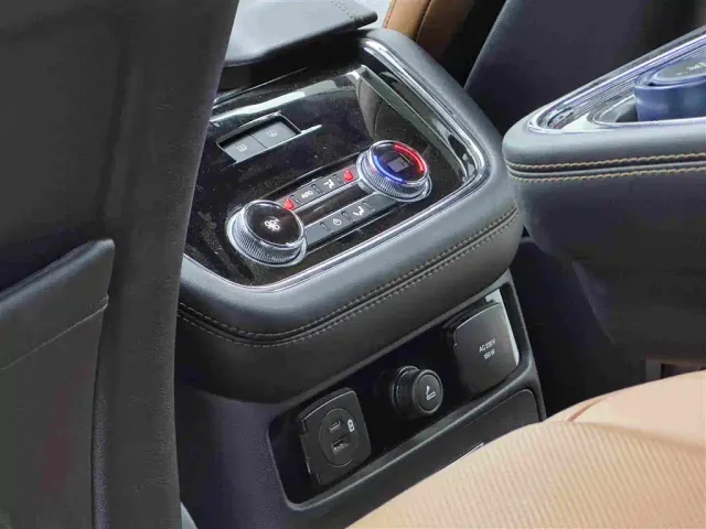 Lincoln Navigator — Фото автомобиля 15
