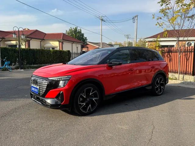 Фотография автомобиля — Audi Q5 e-tron