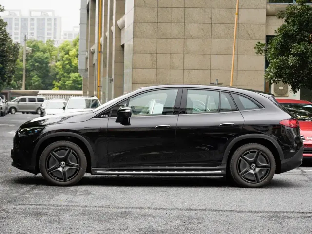 Mercedes-Benz EQE SUV — Фото автомобиля 3