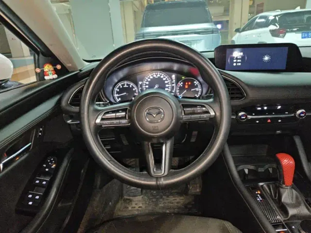 Mazda Axela — Фото автомобиля 10