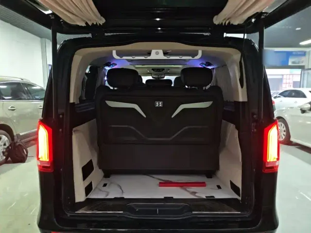 Mercedes-Benz V-Class — Фото автомобиля 18