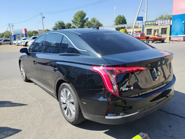 Hongqi E-QM5 — Фото автомобиля 4