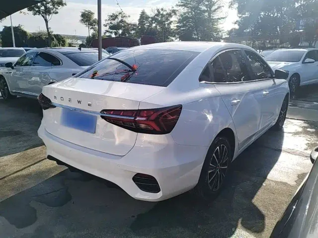Roewe i5 — Фото автомобиля 6