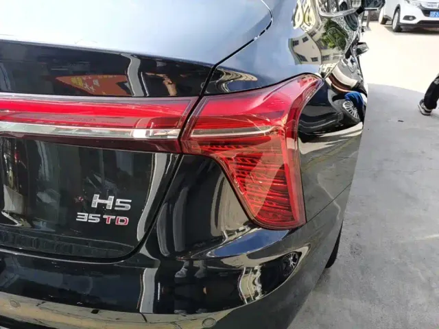 Hongqi H5 — Фото автомобиля 7