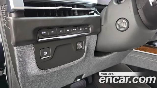 Cadillac Escalade — Фото автомобиля 29
