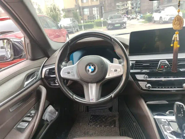 BMW 5 Series — Фото автомобиля 11