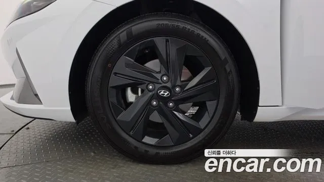 Hyundai AVANTE Avante (CN7) — Фото автомобиля 4