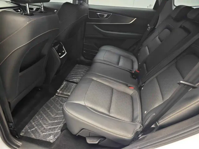 Chery Tiggo 8 — Фото автомобиля 3