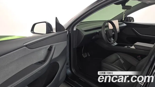 Tesla Model Y — Фото автомобиля 14