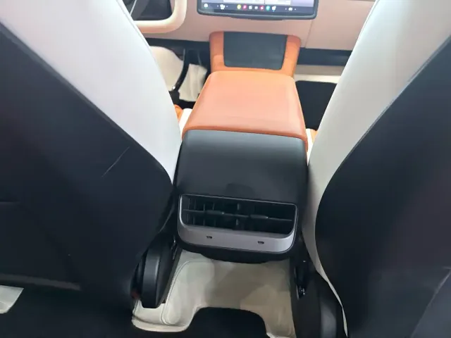 Tesla Model Y — Фото автомобиля 13
