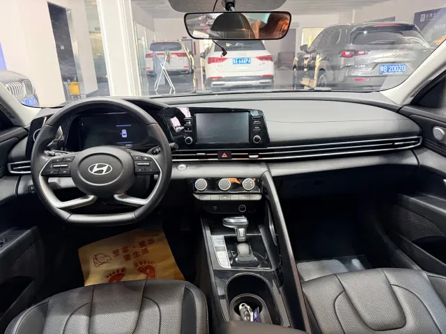 Hyundai Elantra — Фото автомобиля 18