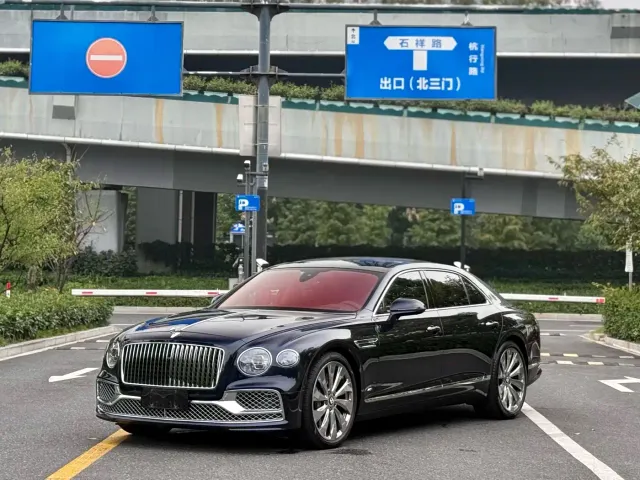 Bentley Flying Spur — Фото автомобиля 3