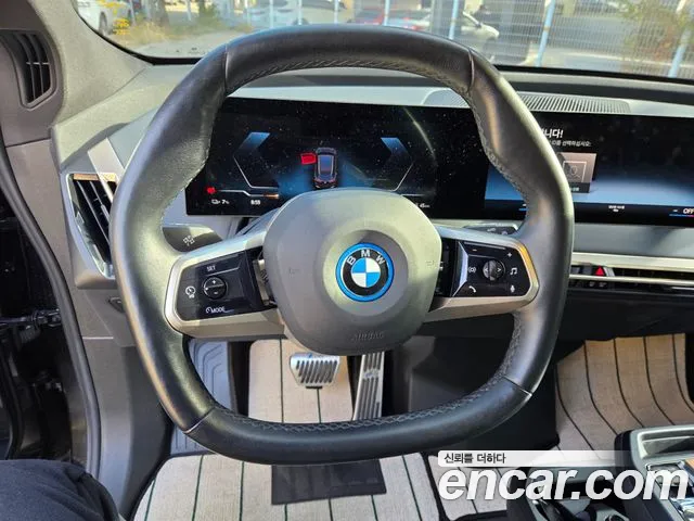 BMW iX — Фото автомобиля 7