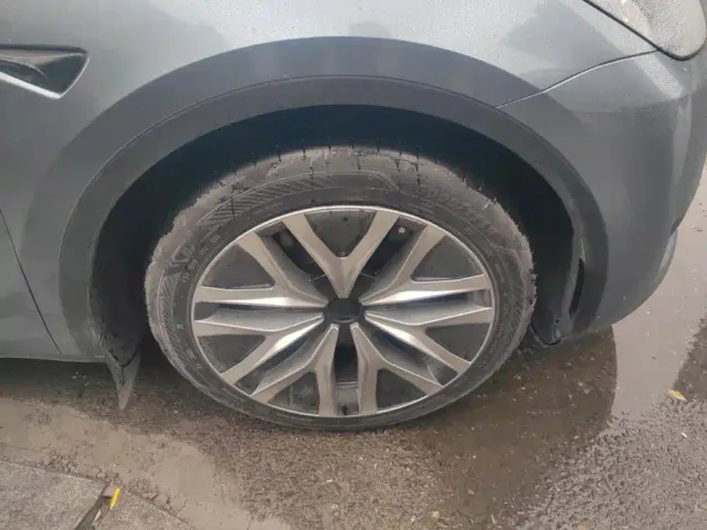Tesla Model Y — Фото автомобиля 6