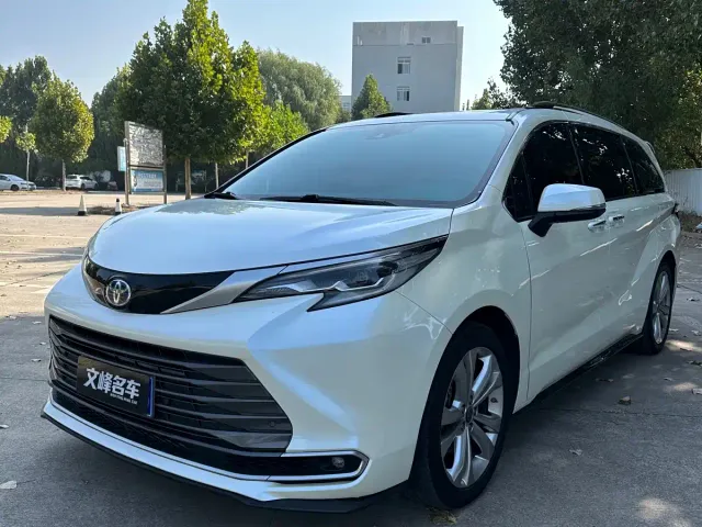 Фотография автомобиля — Toyota Sienna