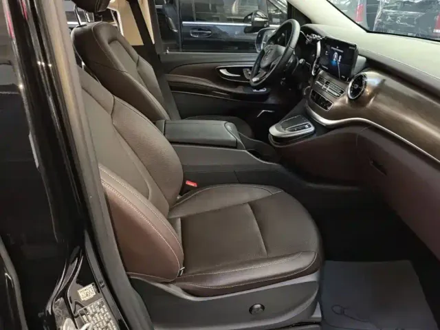 Mercedes-Benz V-Class — Фото автомобиля 24
