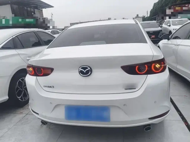 Mazda Axela — Фото автомобиля 5