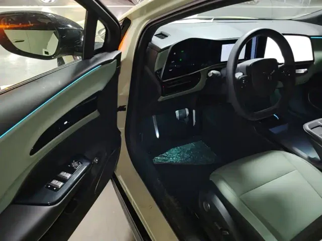 Hongqi EH7 — Фото автомобиля 15