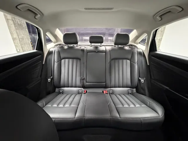 Volkswagen Passat — Фото автомобиля 16
