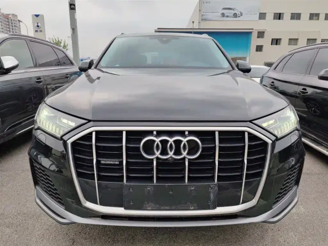 Audi Q7 — Фото автомобиля 2