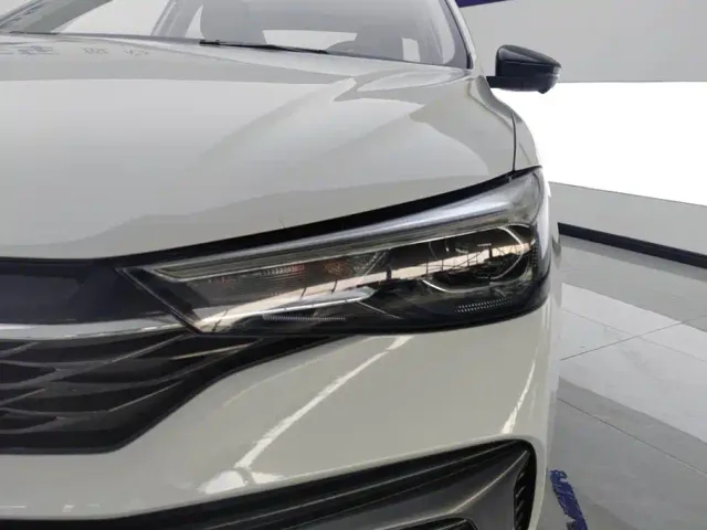 Roewe i5 — Фото автомобиля 5