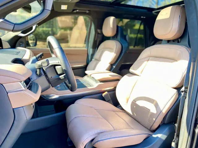 Lincoln Navigator — Фото автомобиля 8