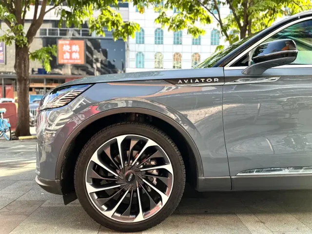Lincoln Aviator — Фото автомобиля 22