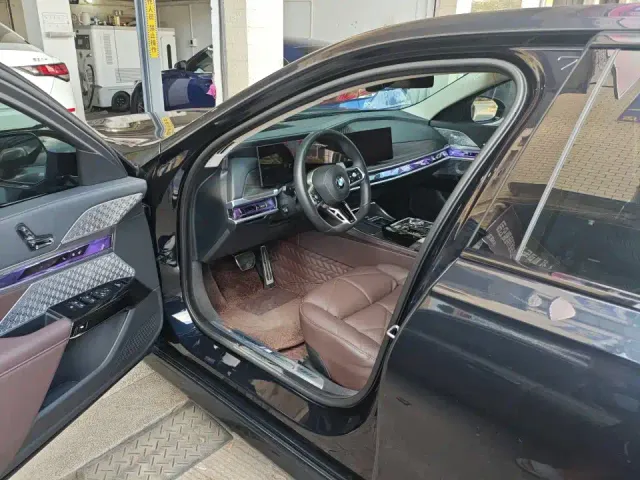 BMW 7 Series — Фото автомобиля 3
