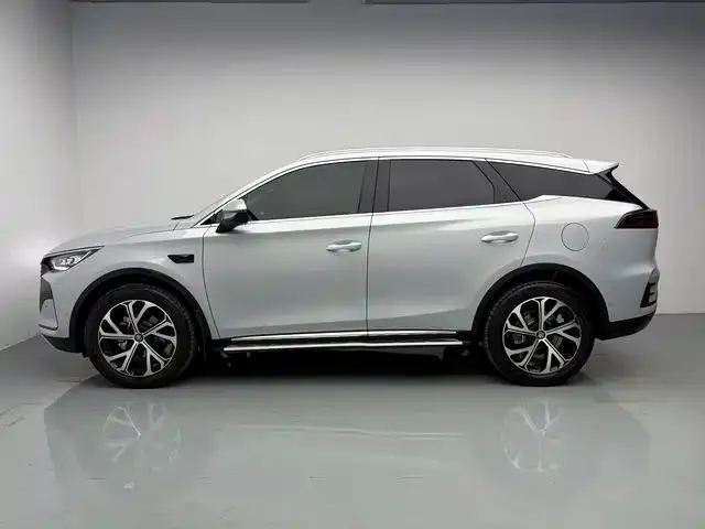 BYD Tang — Фото автомобиля 10