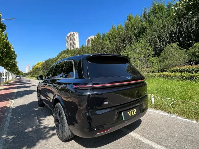 Li Auto L8 — Фото автомобиля 7
