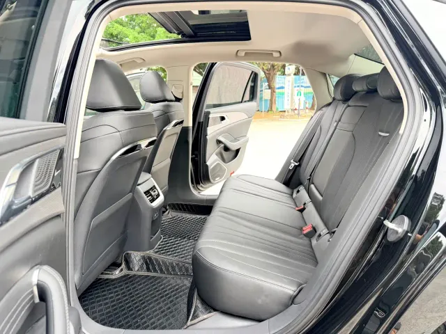 Hongqi H5 — Фото автомобиля 5