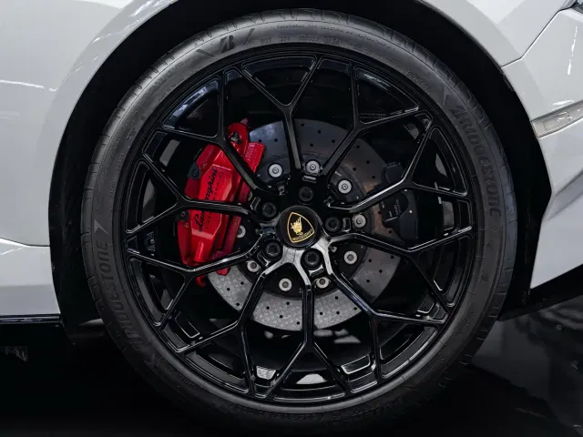 Lamborghini Huracan — Фото автомобиля 14