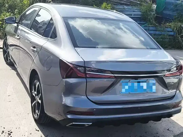 Roewe i5 — Фото автомобиля 6