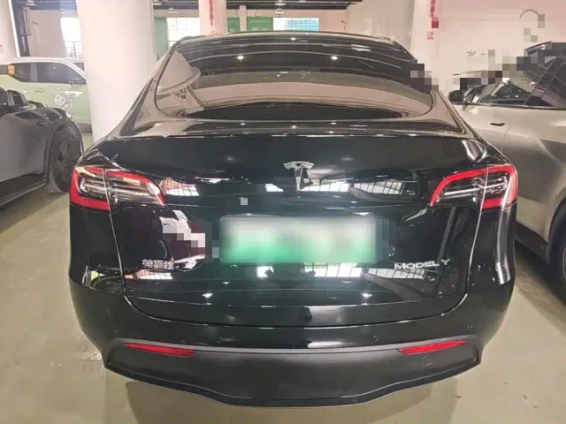 Tesla Model Y — Фото автомобиля 5
