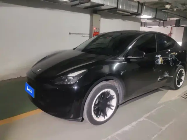 Фотография автомобиля — Tesla Model Y